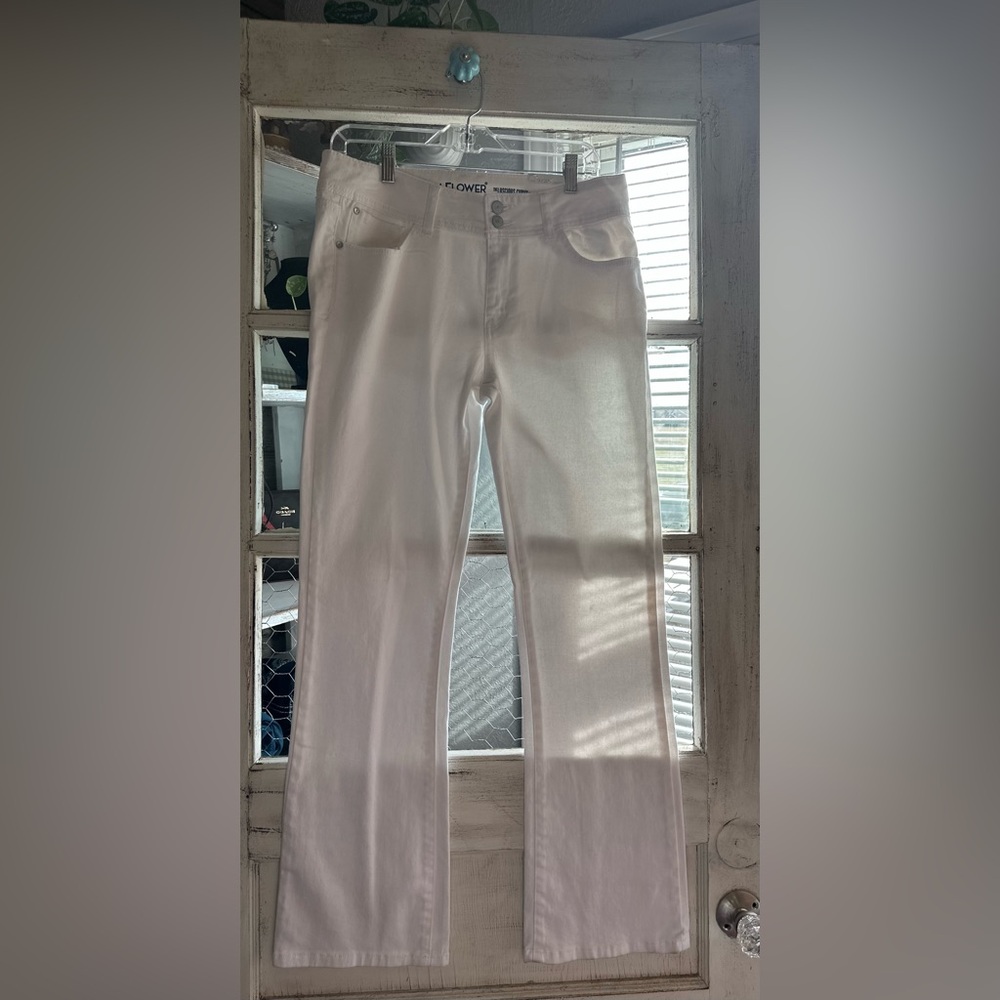 NWT Wallflower | Slim BootCut White Jean